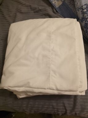 Cosy House Everyday Bed Sheets- White King Size- Like New